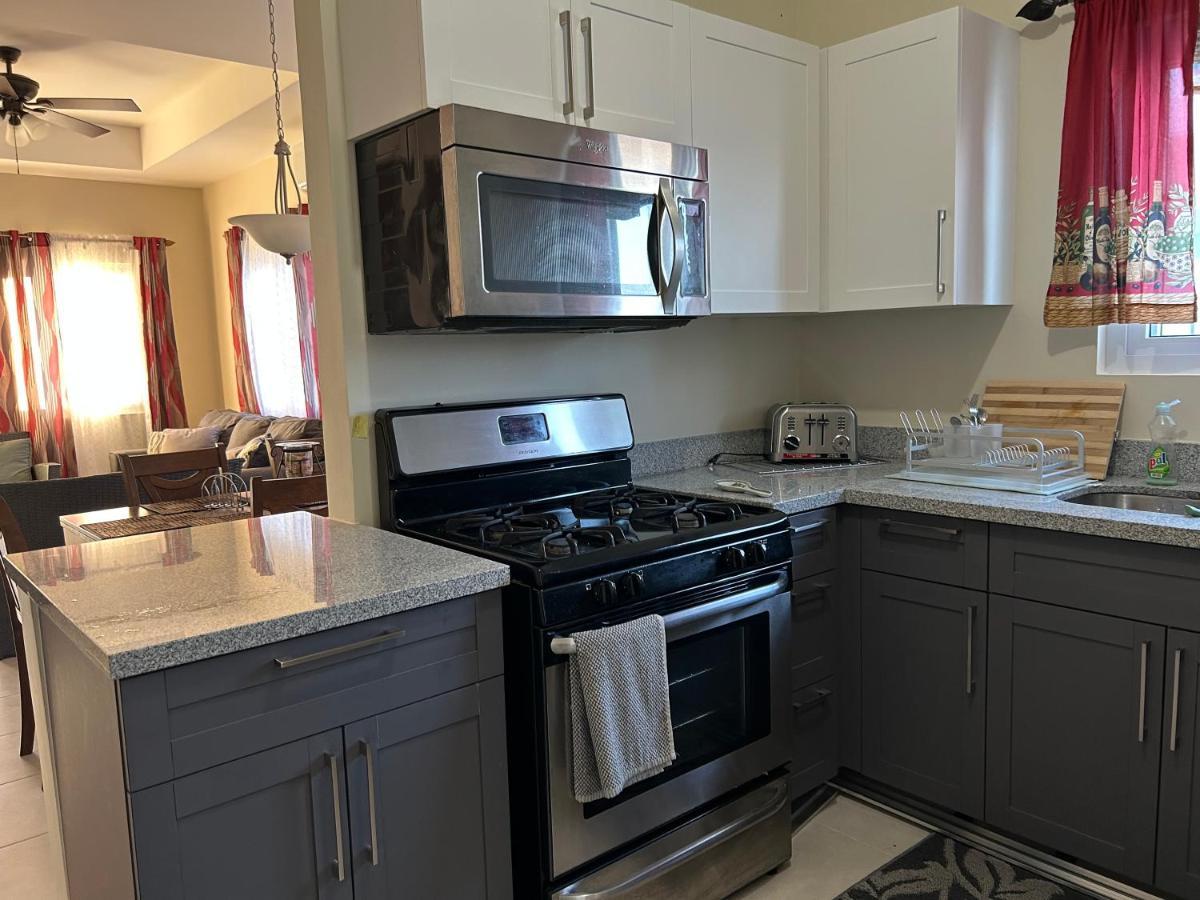 Seamist Villa @Oceanpointe Lucea Comfy 2Br W/Pool Gym & Parking Exteriér fotografie